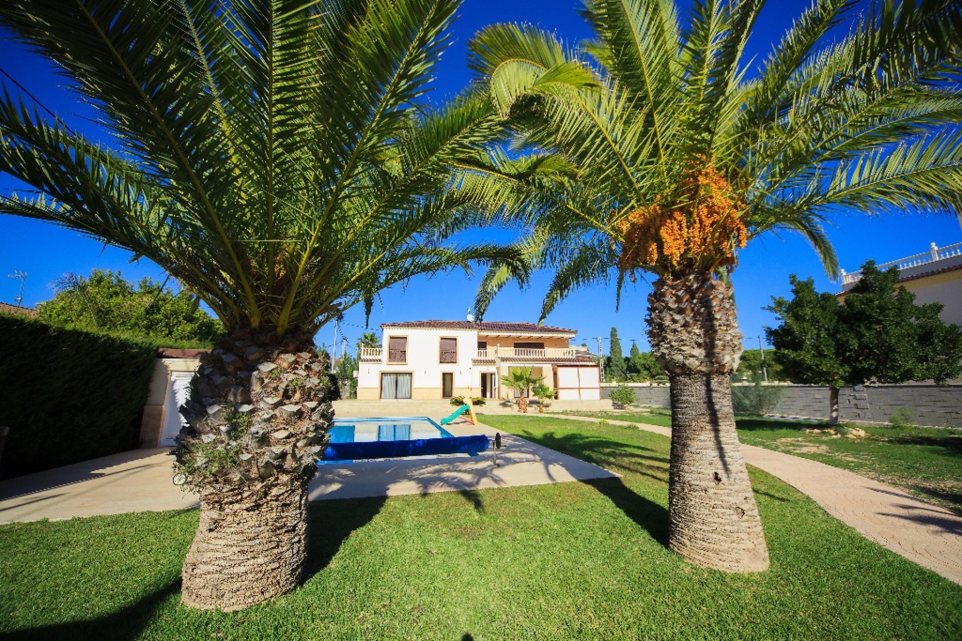 Resale - Villa - Cabo Roig