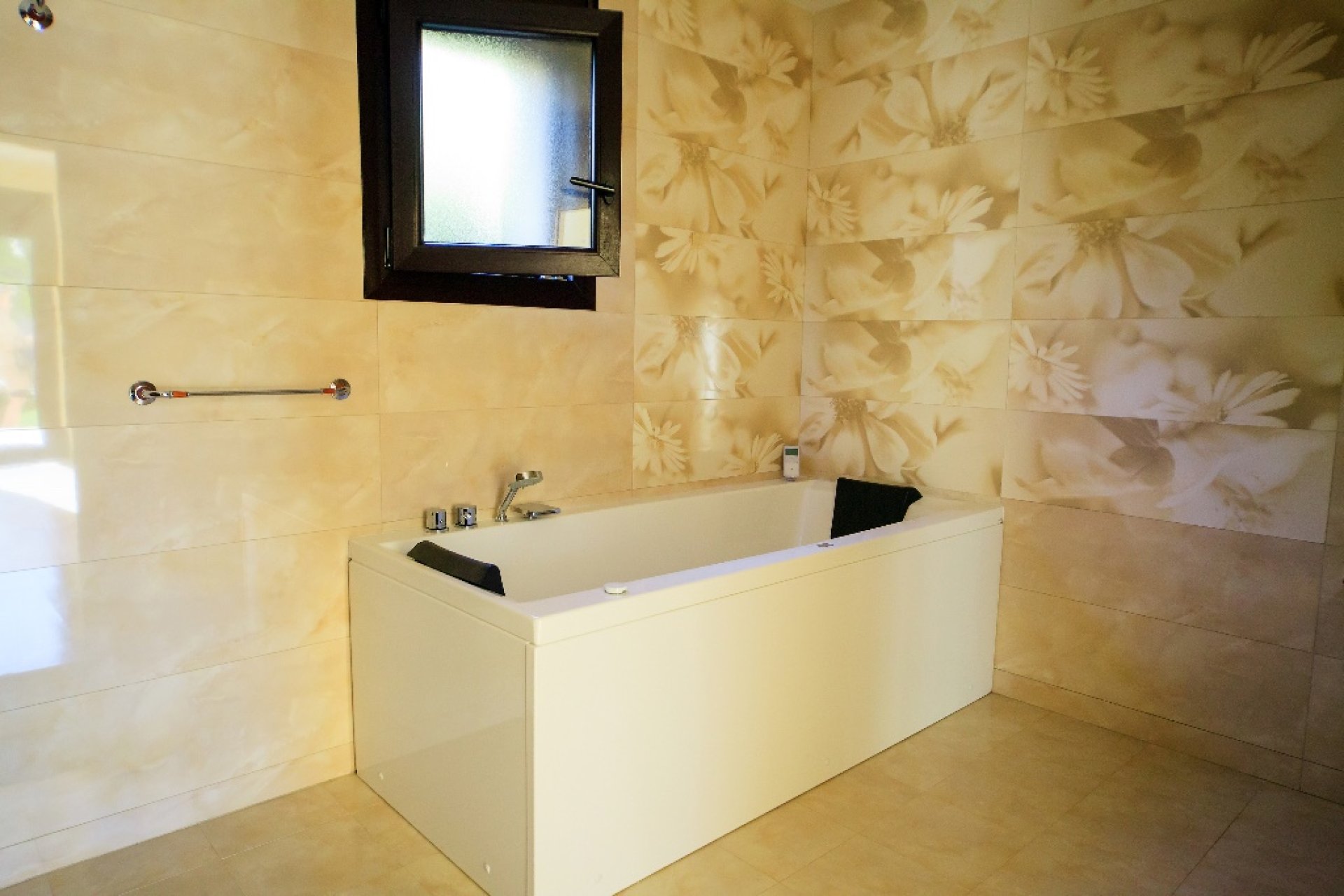 Resale - Villa - Cabo Roig