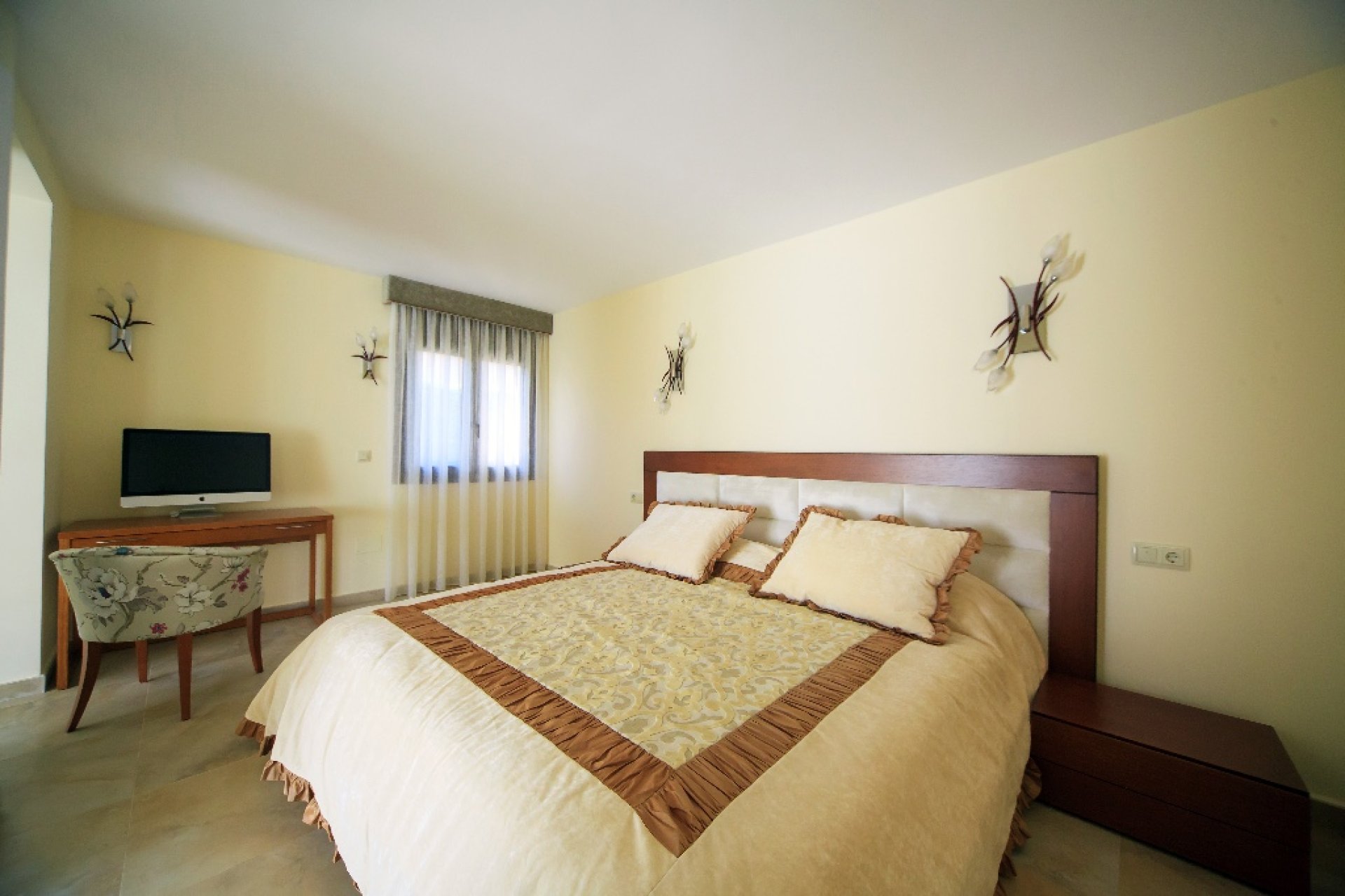 Resale - Villa - Cabo Roig