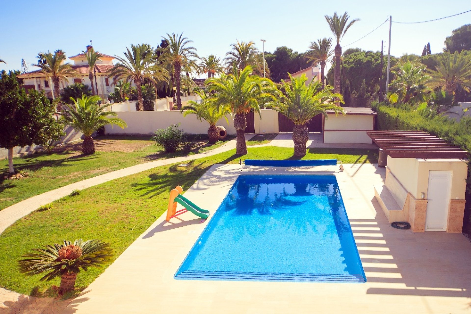 Resale - Villa - Cabo Roig