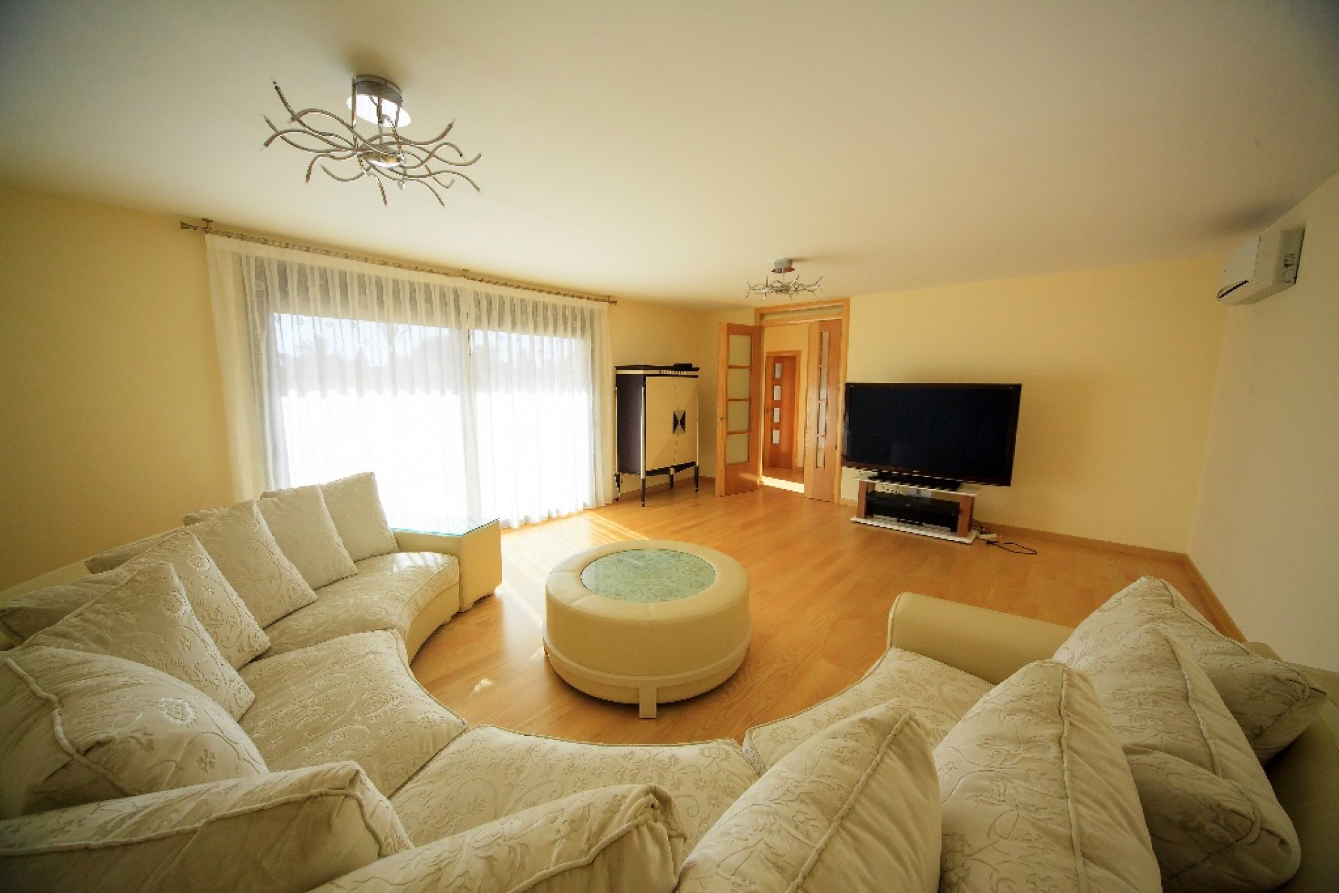 Resale - Villa - Cabo Roig