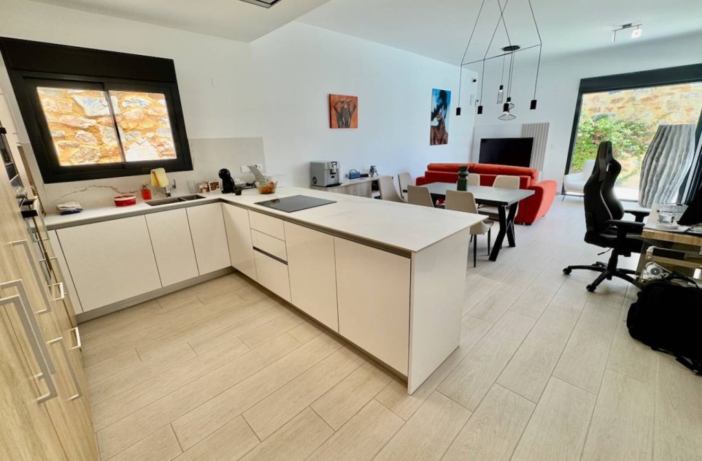 Resale - Villa - La Finca Golf