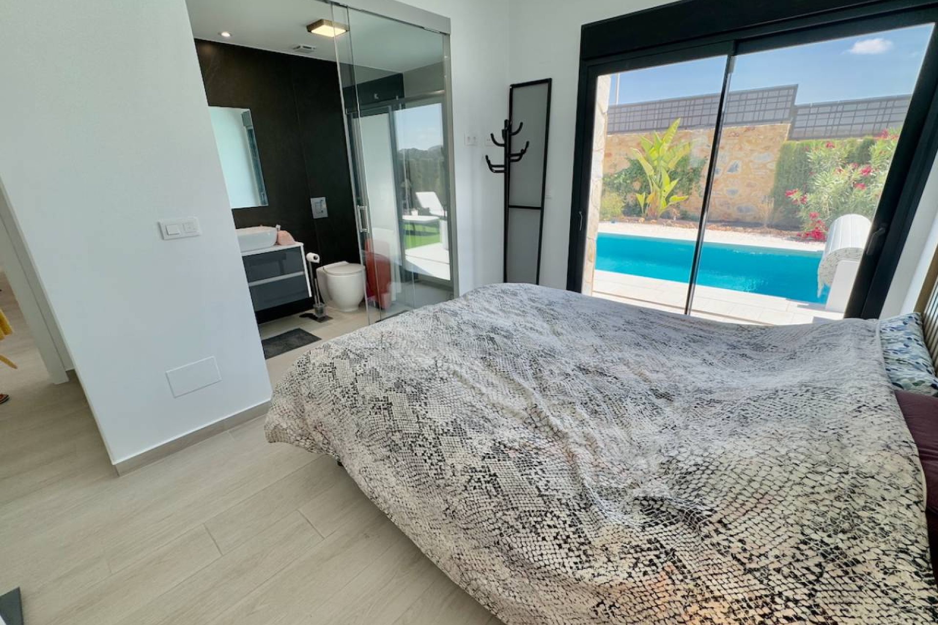 Resale - Villa - La Finca Golf