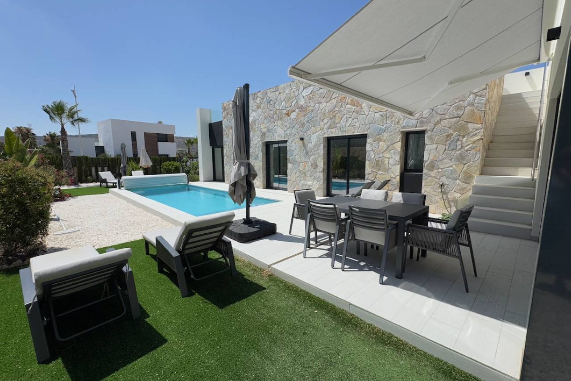 Resale - Villa - La Finca Golf