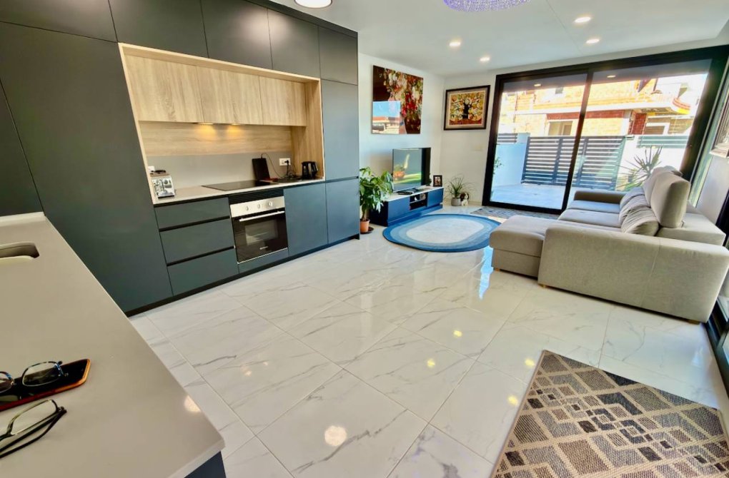 Resale - Villa - Los Montesinos - La Herrada