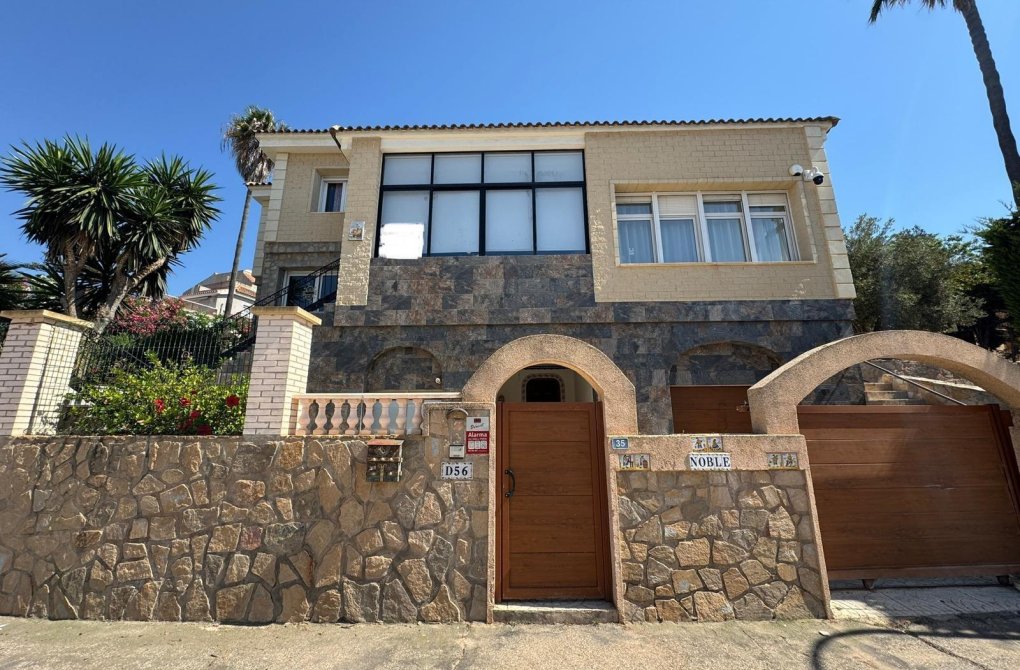 Resale - Villa - Orihuela Costa - Campoamor