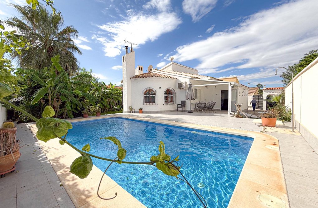 Resale - Villa - Orihuela Costa - La Florida