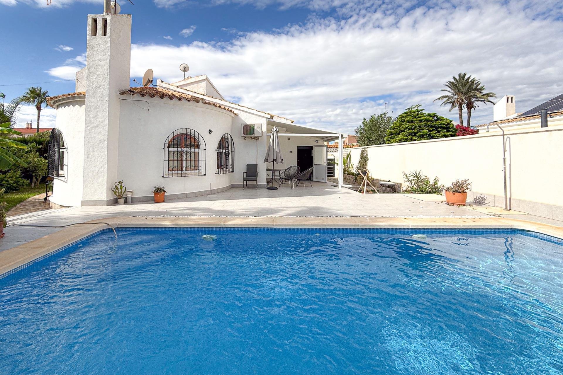 Resale - Villa - Orihuela Costa - La Florida