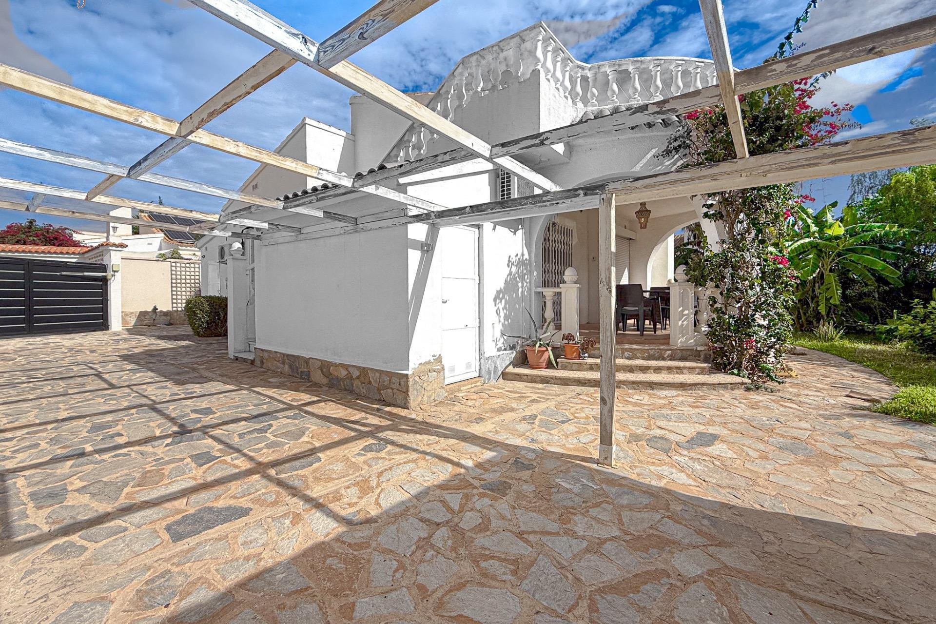 Resale - Villa - Orihuela Costa - La Florida