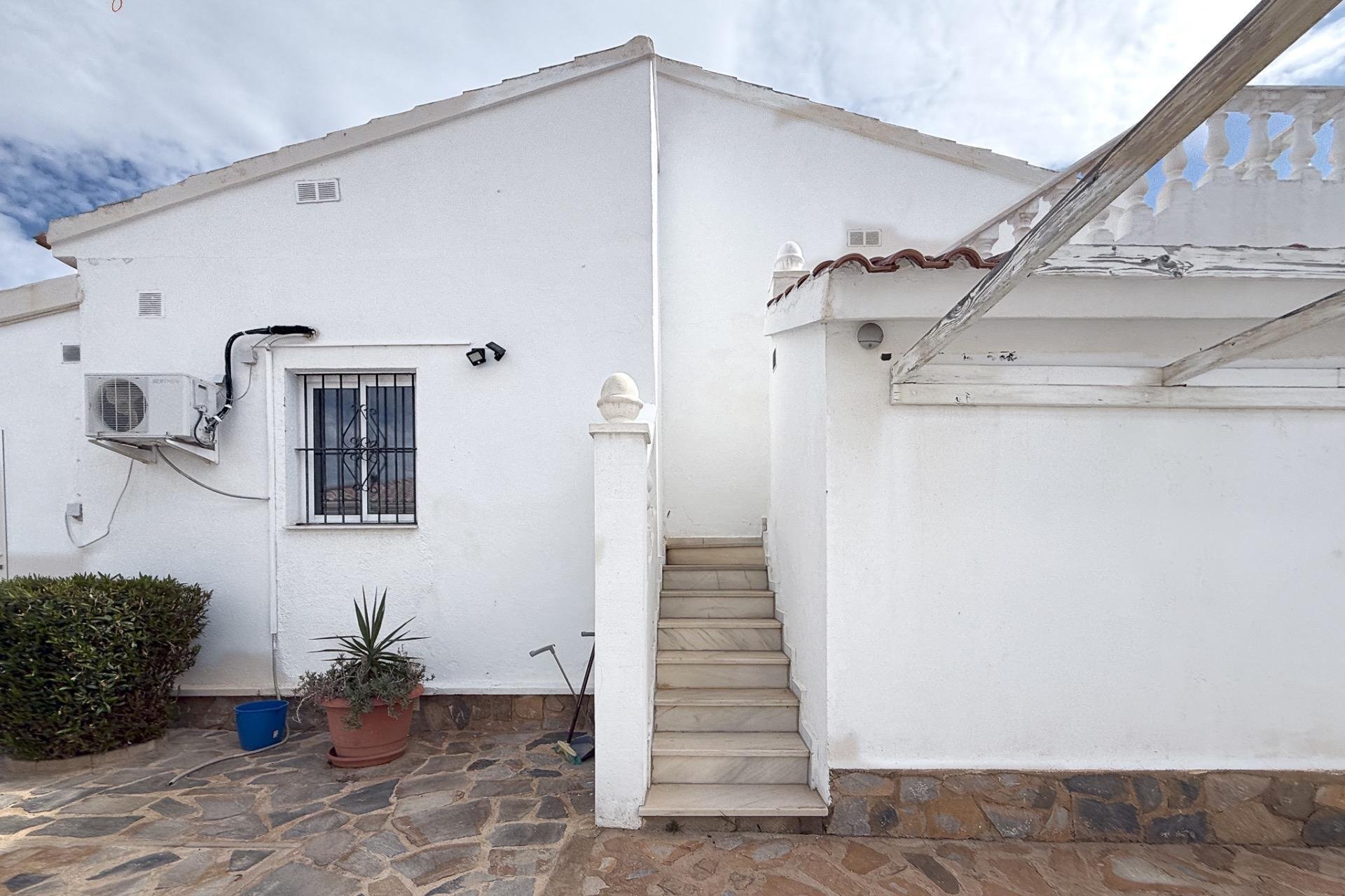 Resale - Villa - Orihuela Costa - La Florida