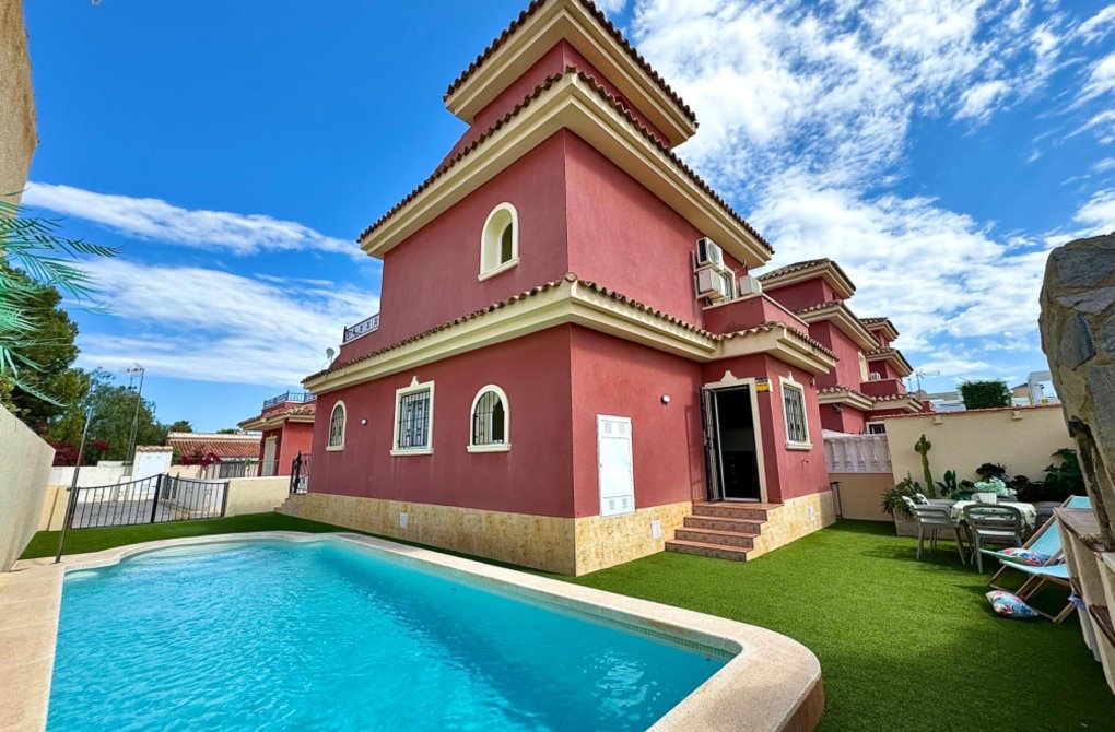 Resale - Villa - Orihuela Costa - La Zenia