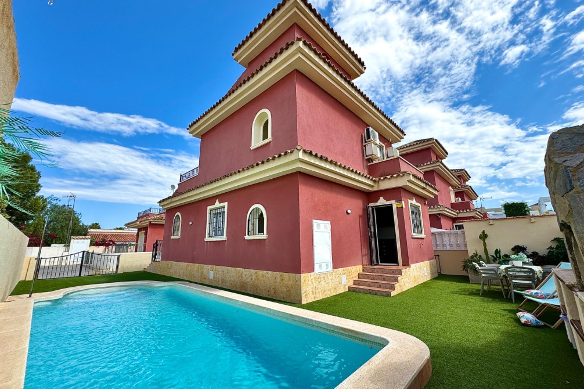 Resale - Villa - Orihuela Costa - La Zenia