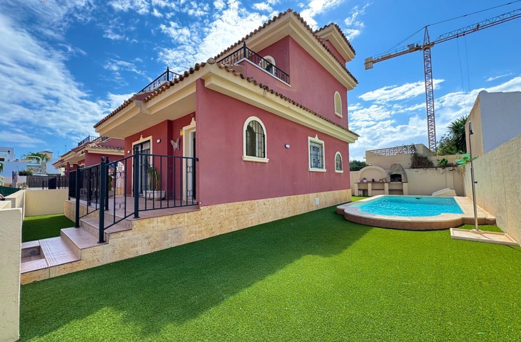 Resale - Villa - Orihuela Costa - La Zenia