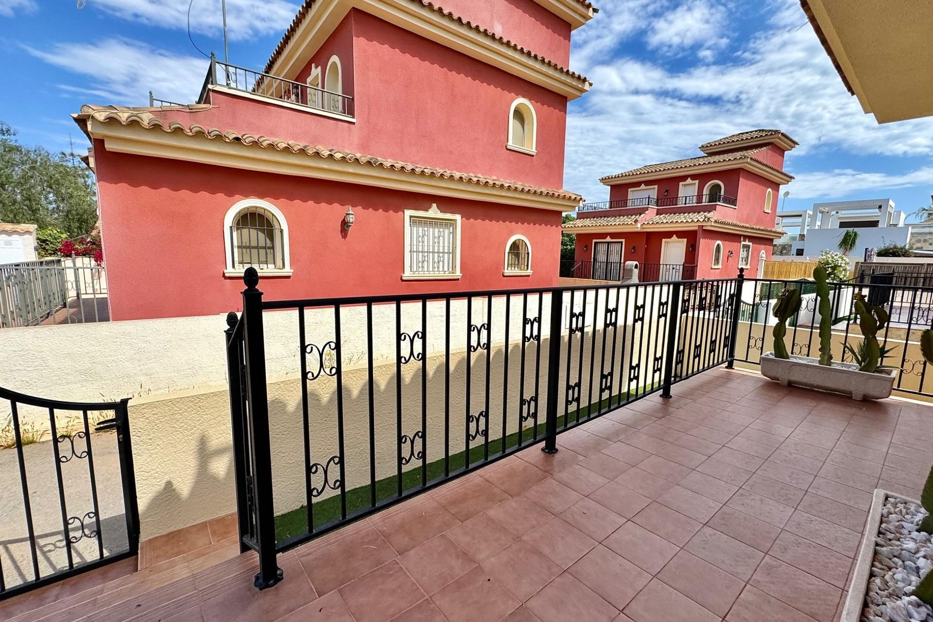 Resale - Villa - Orihuela Costa - La Zenia