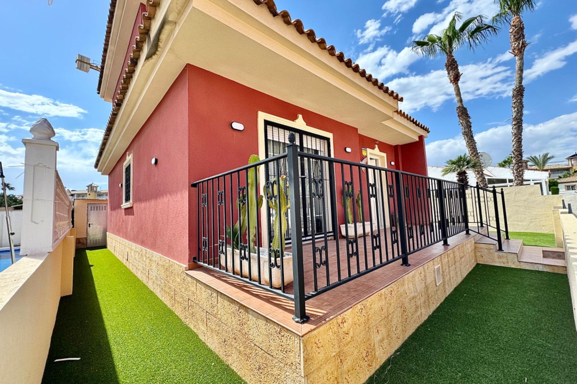 Resale - Villa - Orihuela Costa - La Zenia