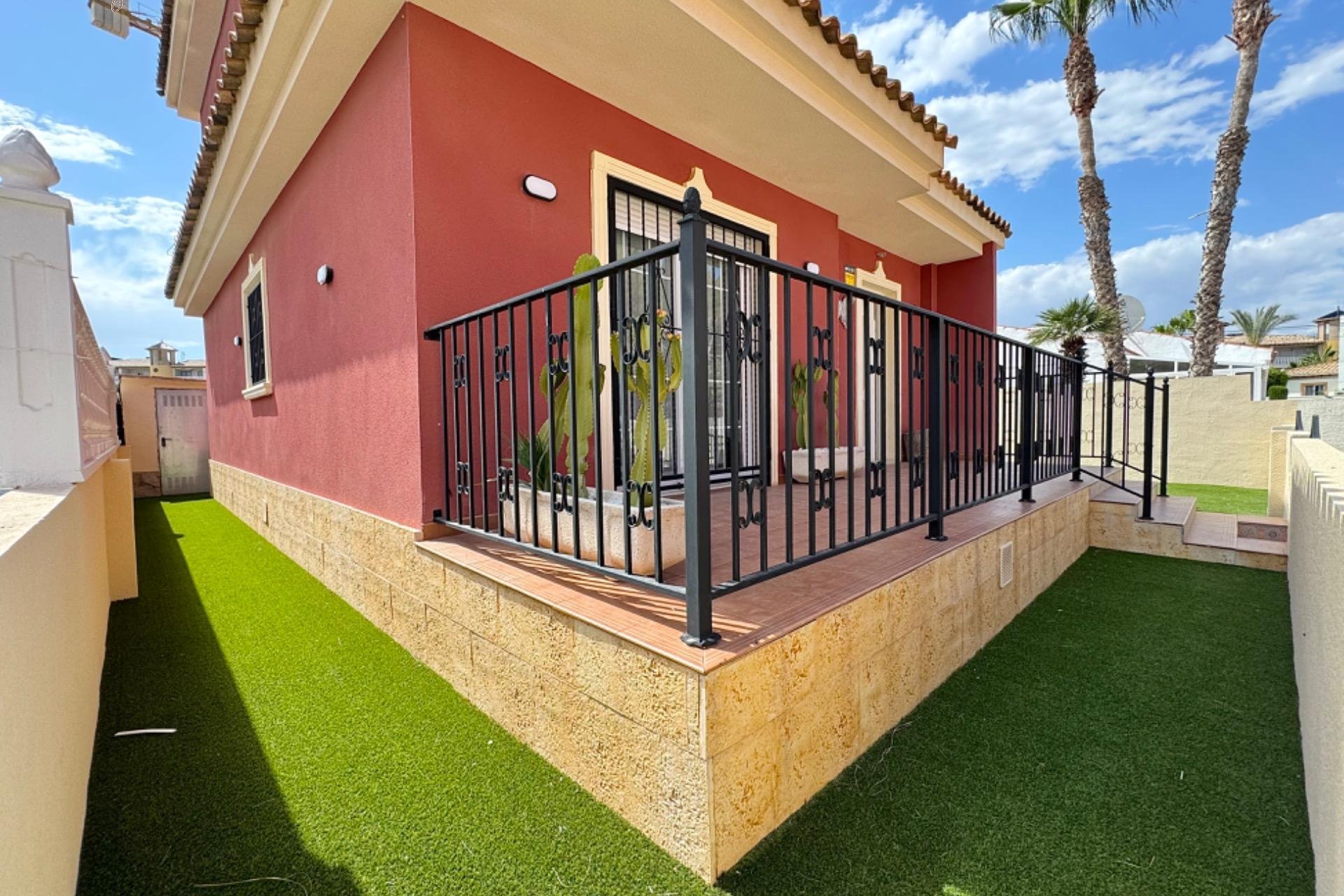 Resale - Villa - Orihuela Costa - La Zenia