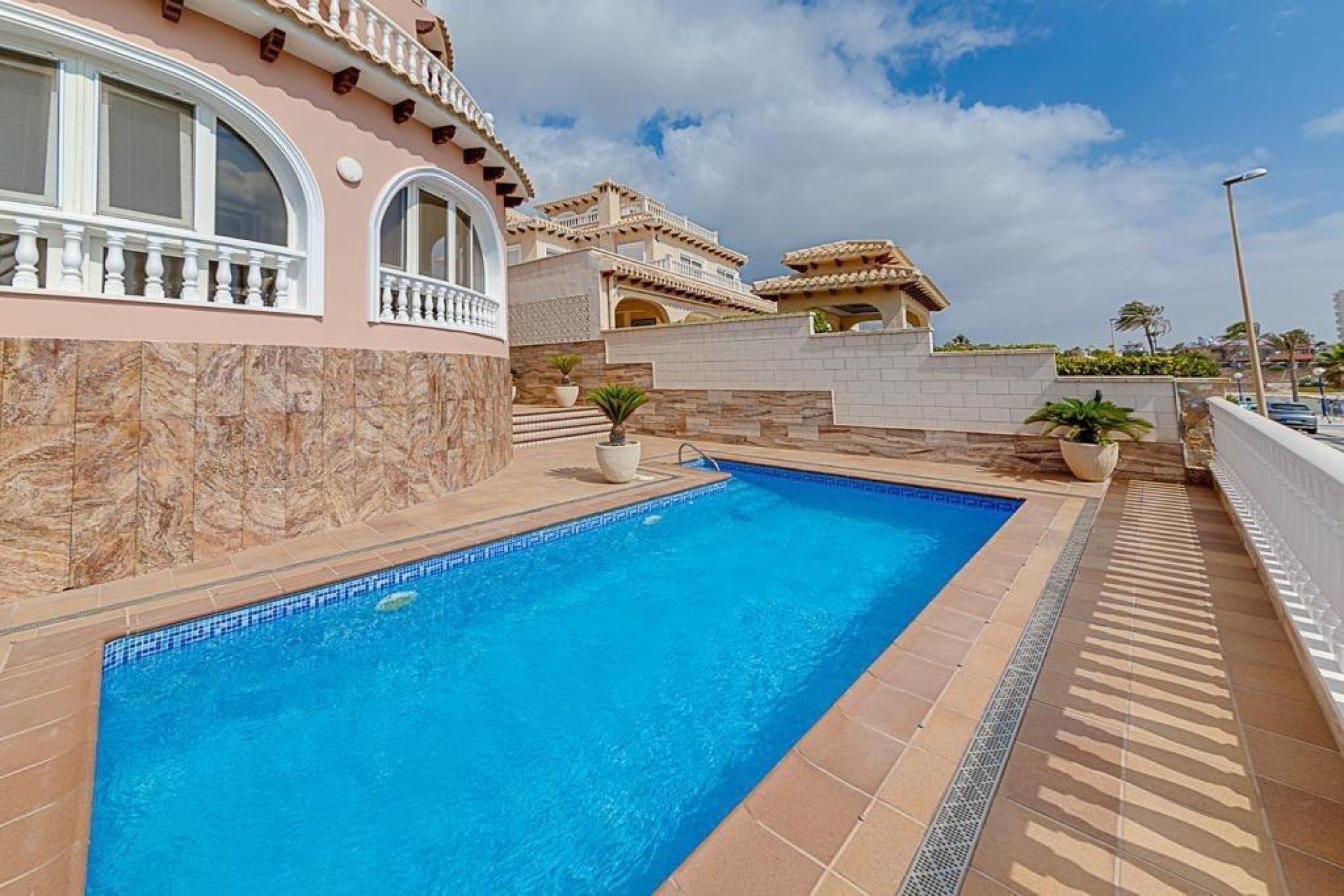 Resale - Villa - Orihuela Costa - La Zenia