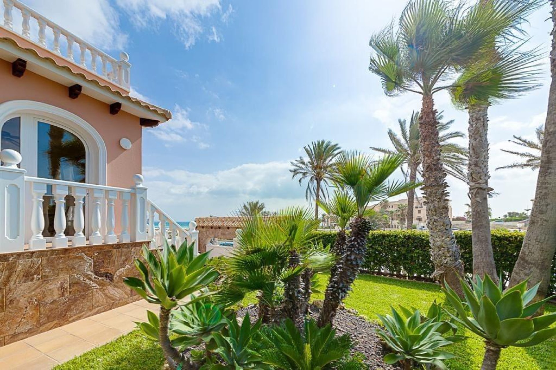 Resale - Villa - Orihuela Costa - La Zenia