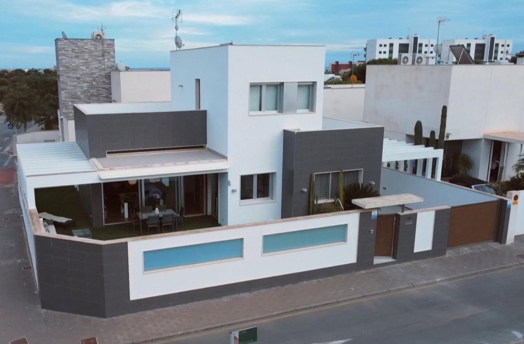 Resale - Villa - Orihuela Costa - Mil Palmeras