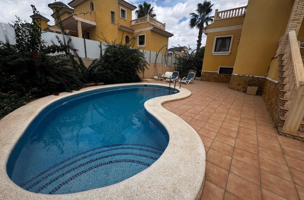 Resale - Villa - Orihuela Costa - PAU 8