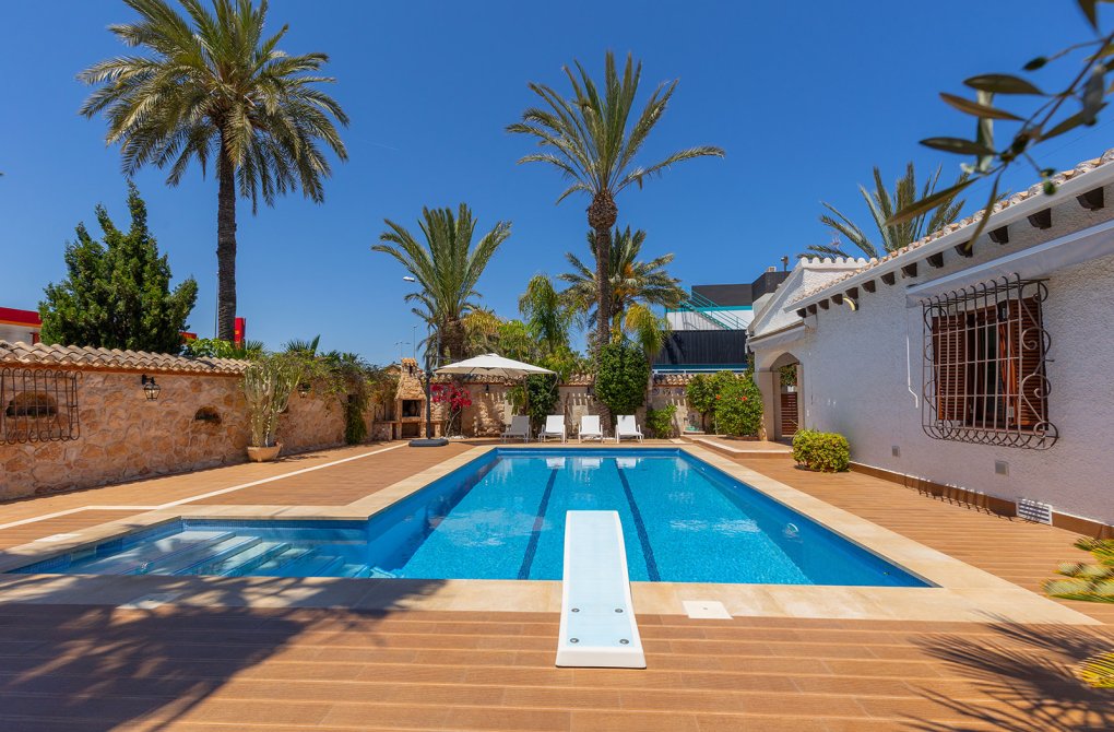 Resale - Villa - Orihuela Costa - Punta Prima
