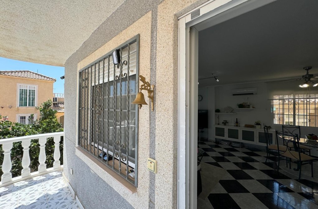 Resale - Villa - Orihuela Costa - Punta Prima