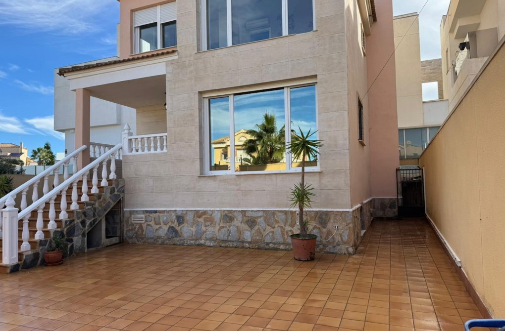 Resale - Villa - Orihuela Costa - Villamartín-Las Filipinas