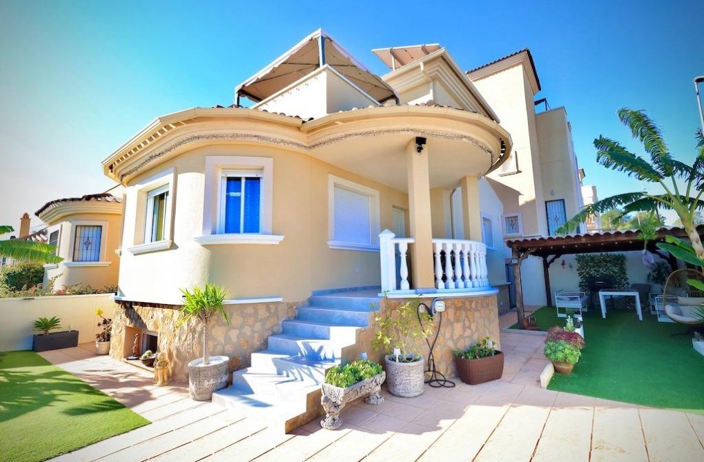 Resale - Villa - San Miguel de Salinas - Residencial los Flamencos
