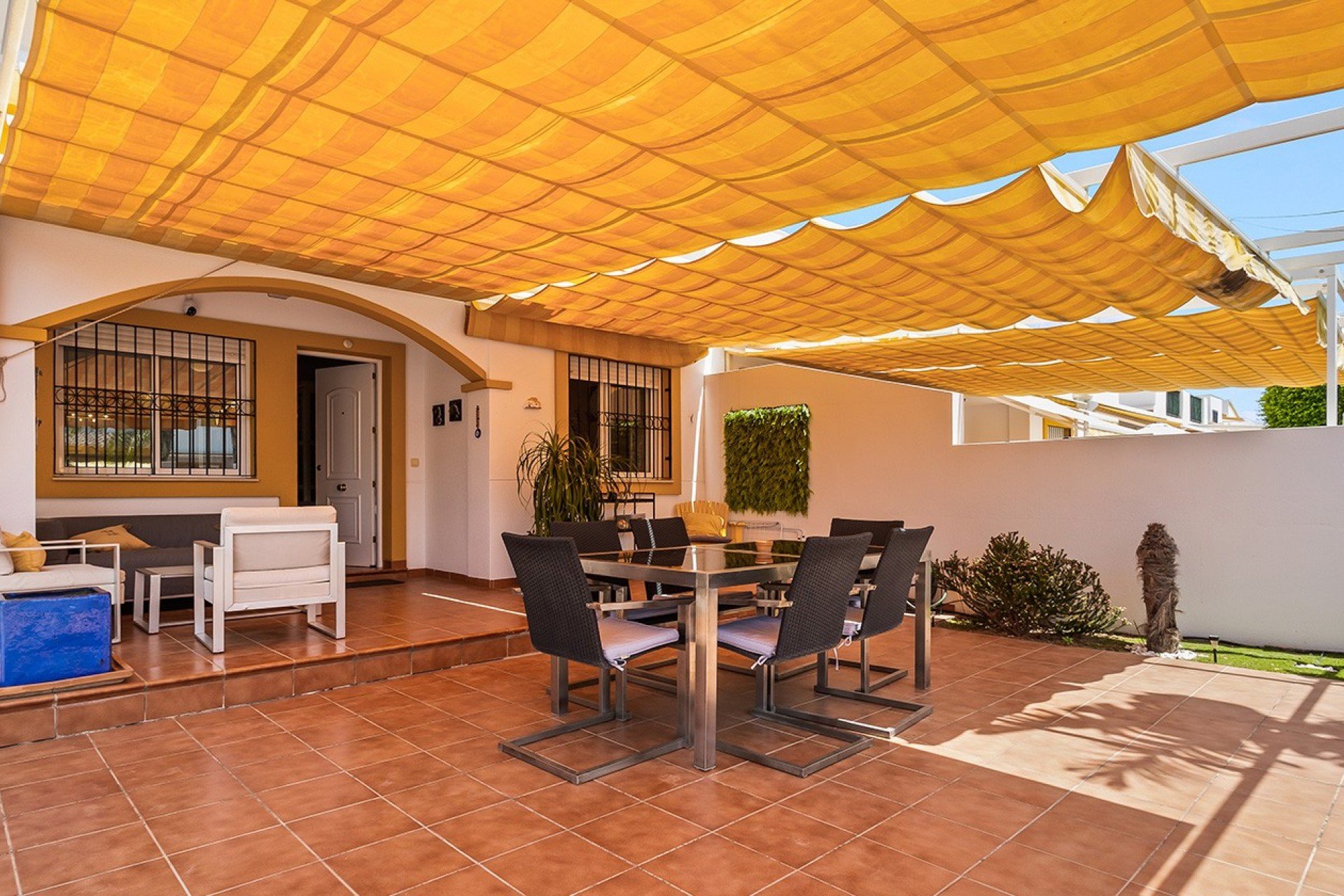 Resale - Villa / Semi-detached - Torre de la Horadada - Pueblo Latino