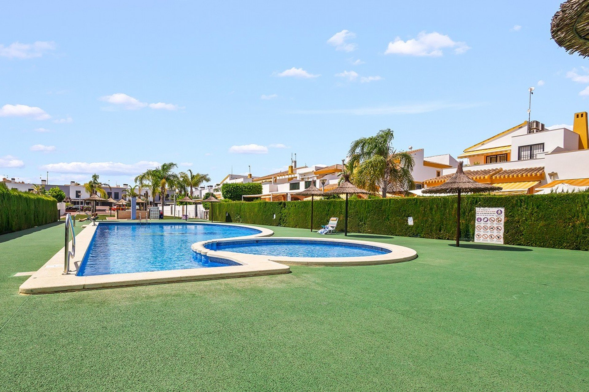 Resale - Villa / Semi-detached - Torre de la Horadada - Pueblo Latino