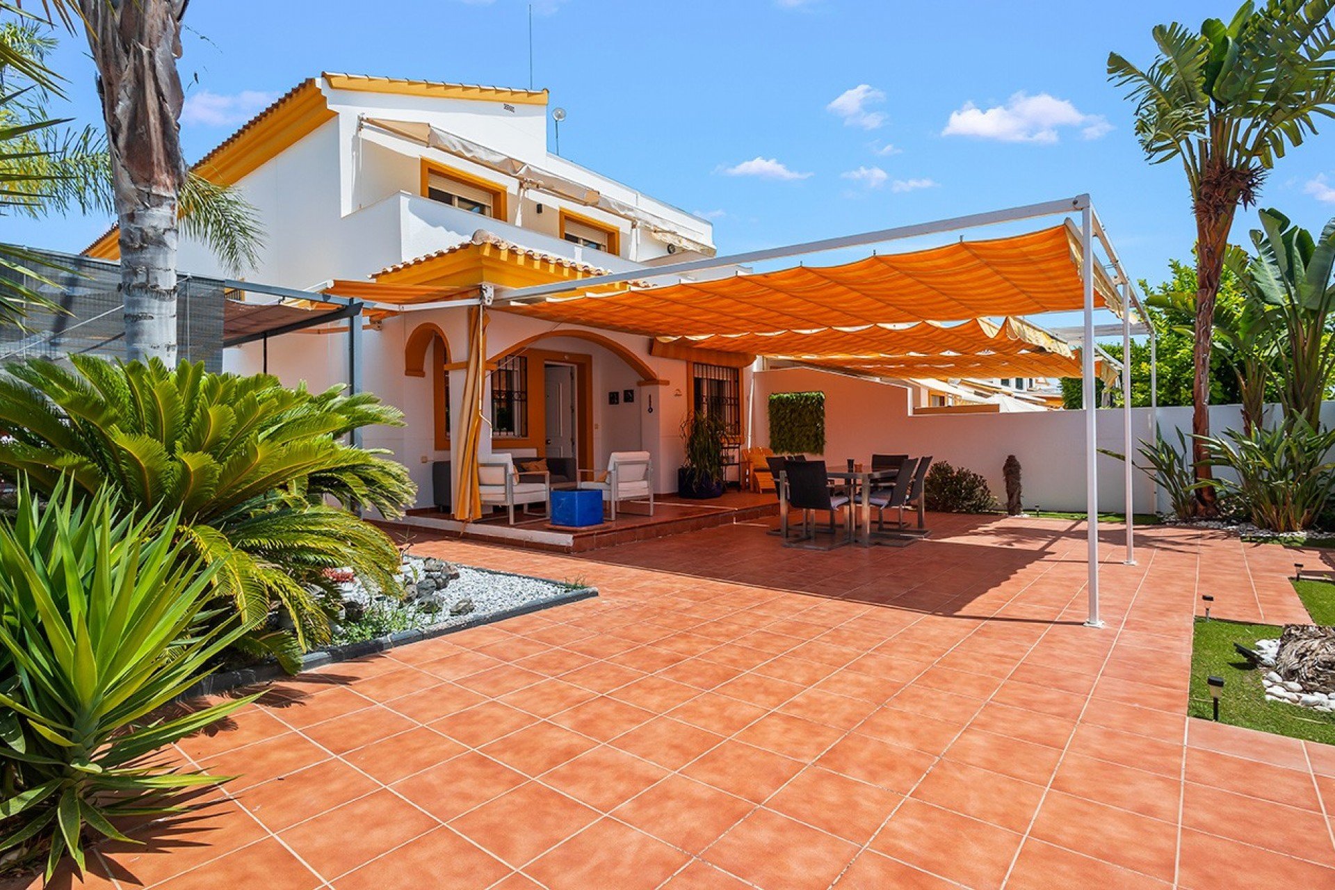 Resale - Villa / Semi-detached - Torre de la Horadada - Pueblo Latino