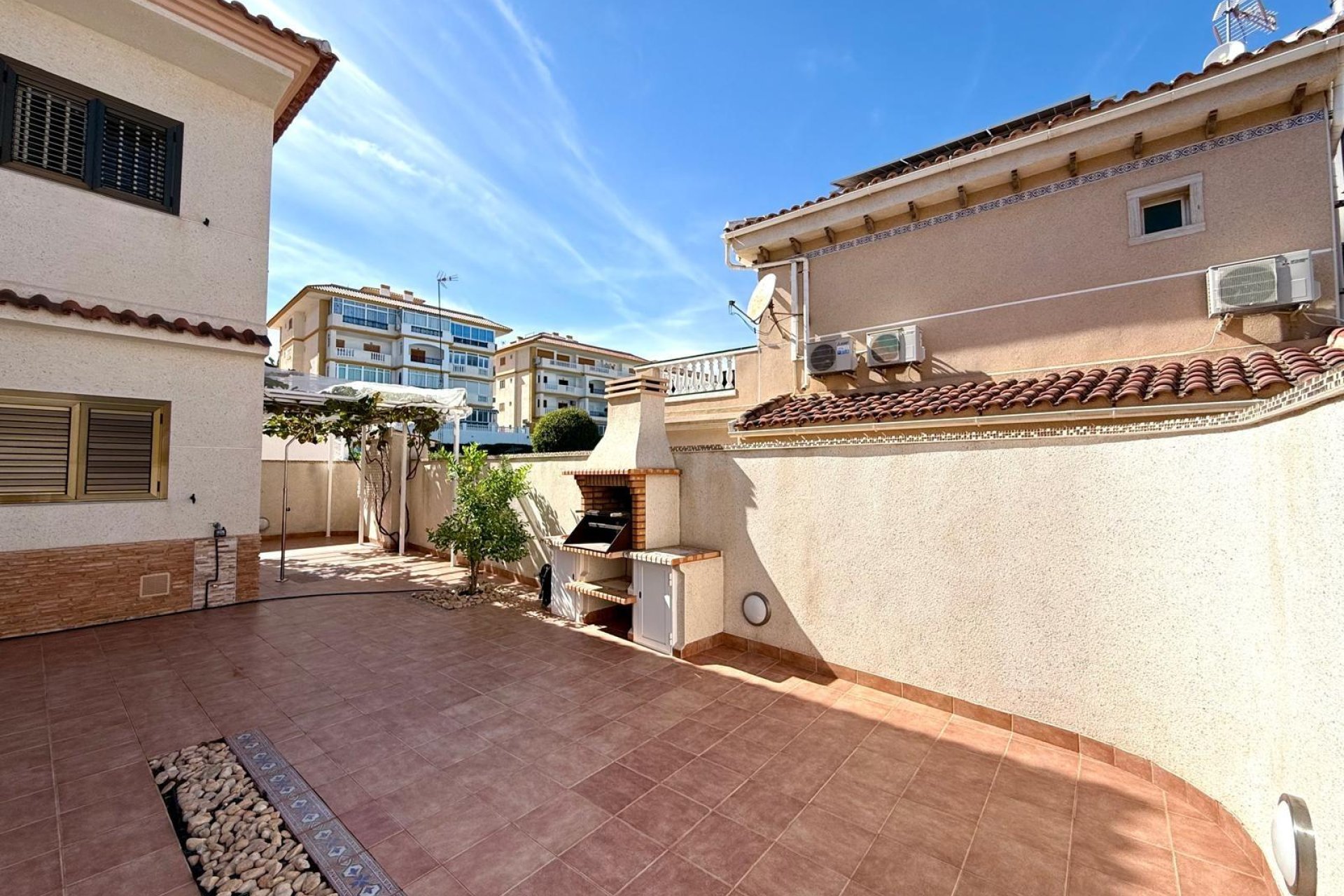 Resale - Villa - Torrevieja - Aguas Nuevas