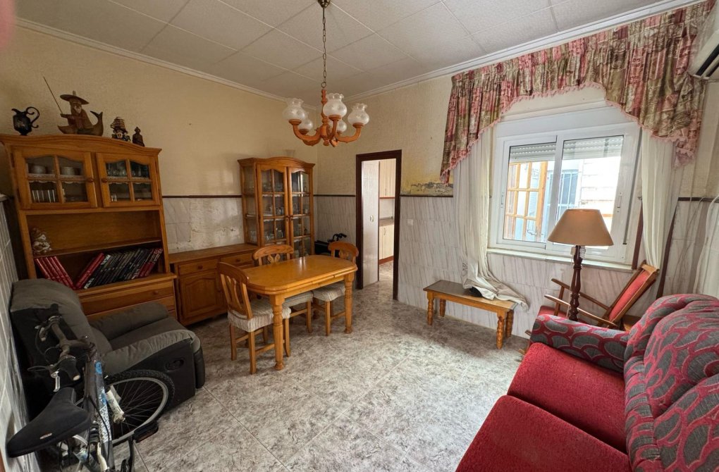 Resale - Villa - Torrevieja - Centro