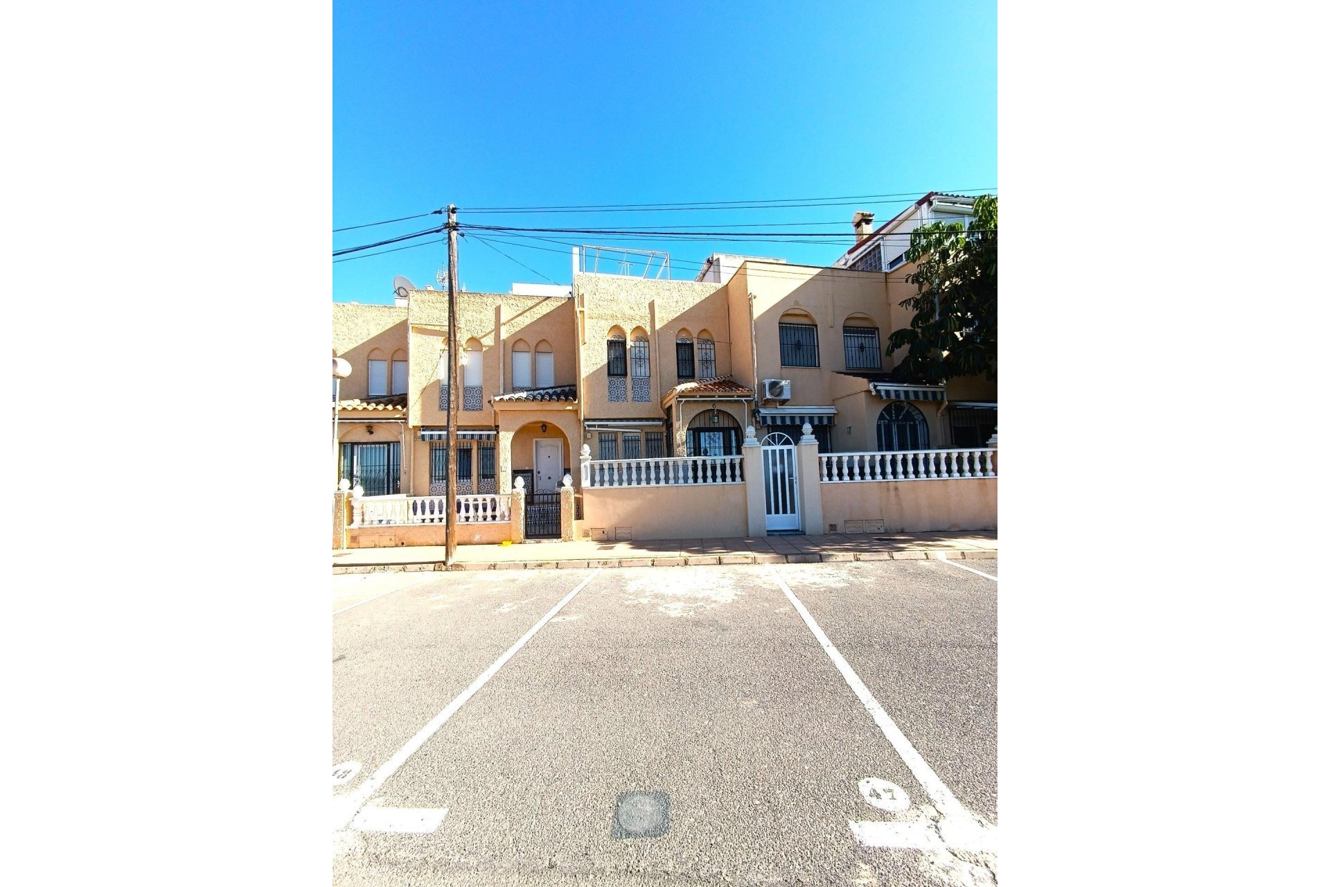 Resale - Villa - Torrevieja - La Mata