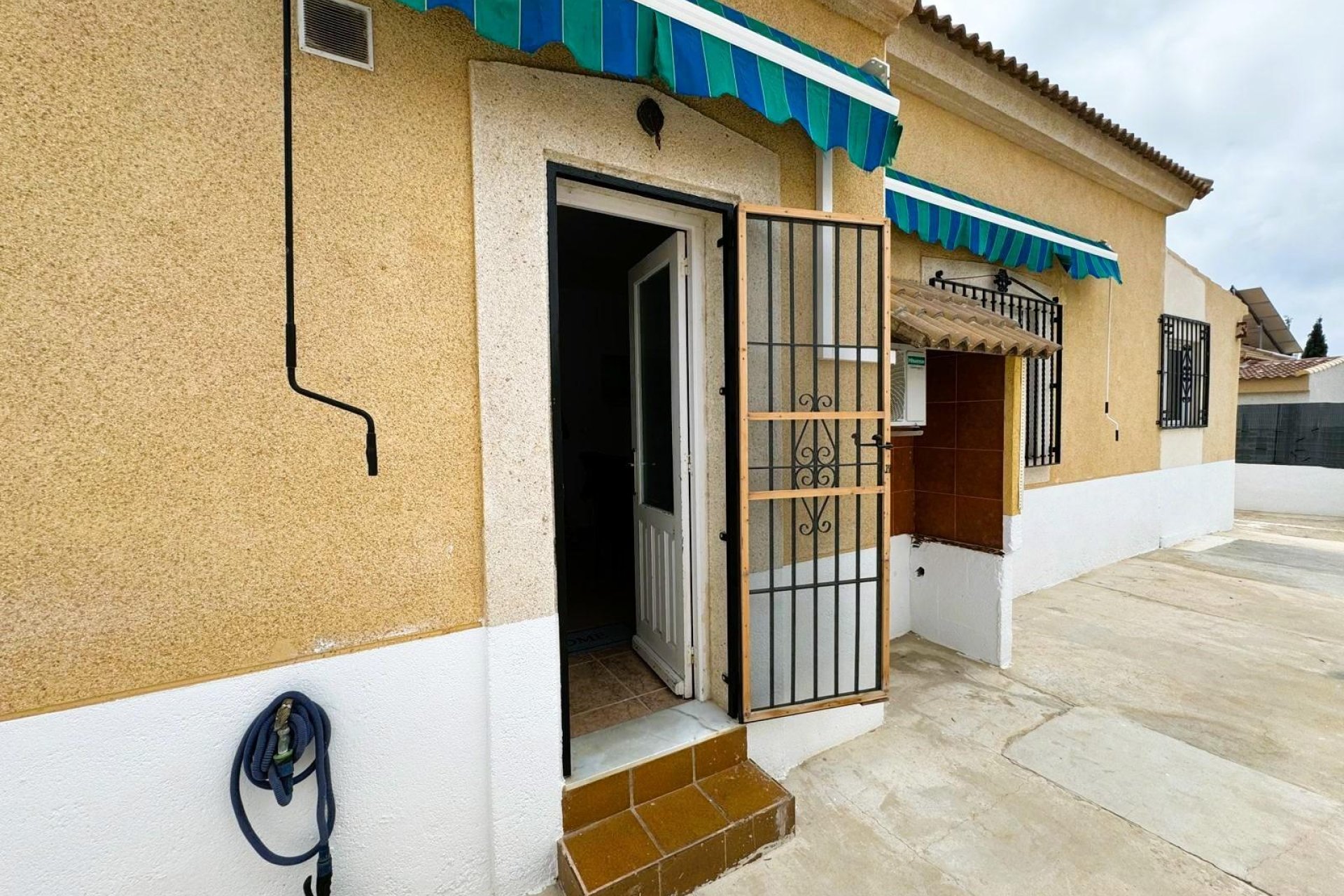 Resale - Villa - Torrevieja - Las calas