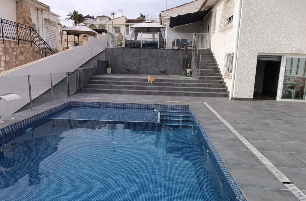 Resale - Villa - Torrevieja - Los balcones