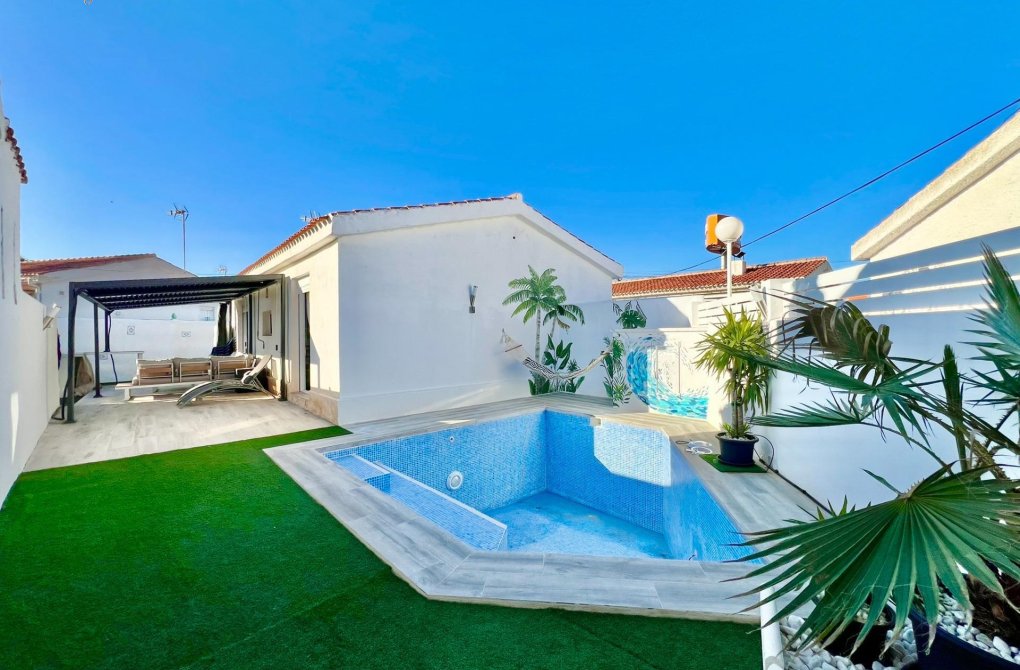 Resale - Villa - Torrevieja - Playa de los locos