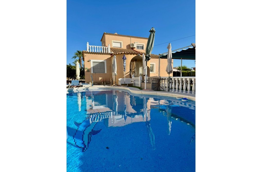 Resale - Villa - Torrevieja - San luis