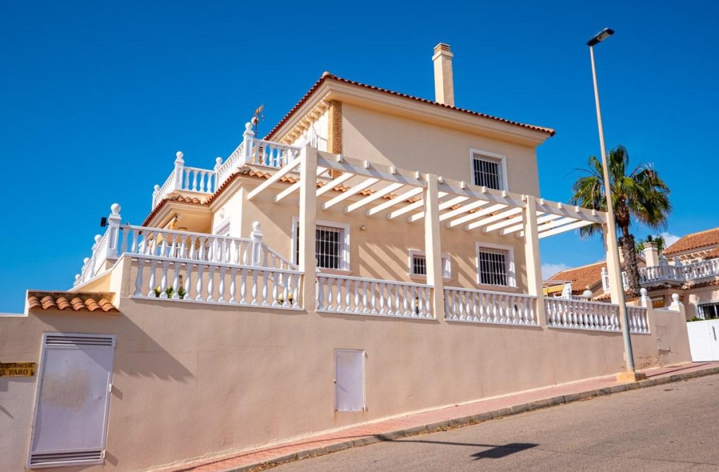 Resale - Villa - Torrevieja - Sector 25