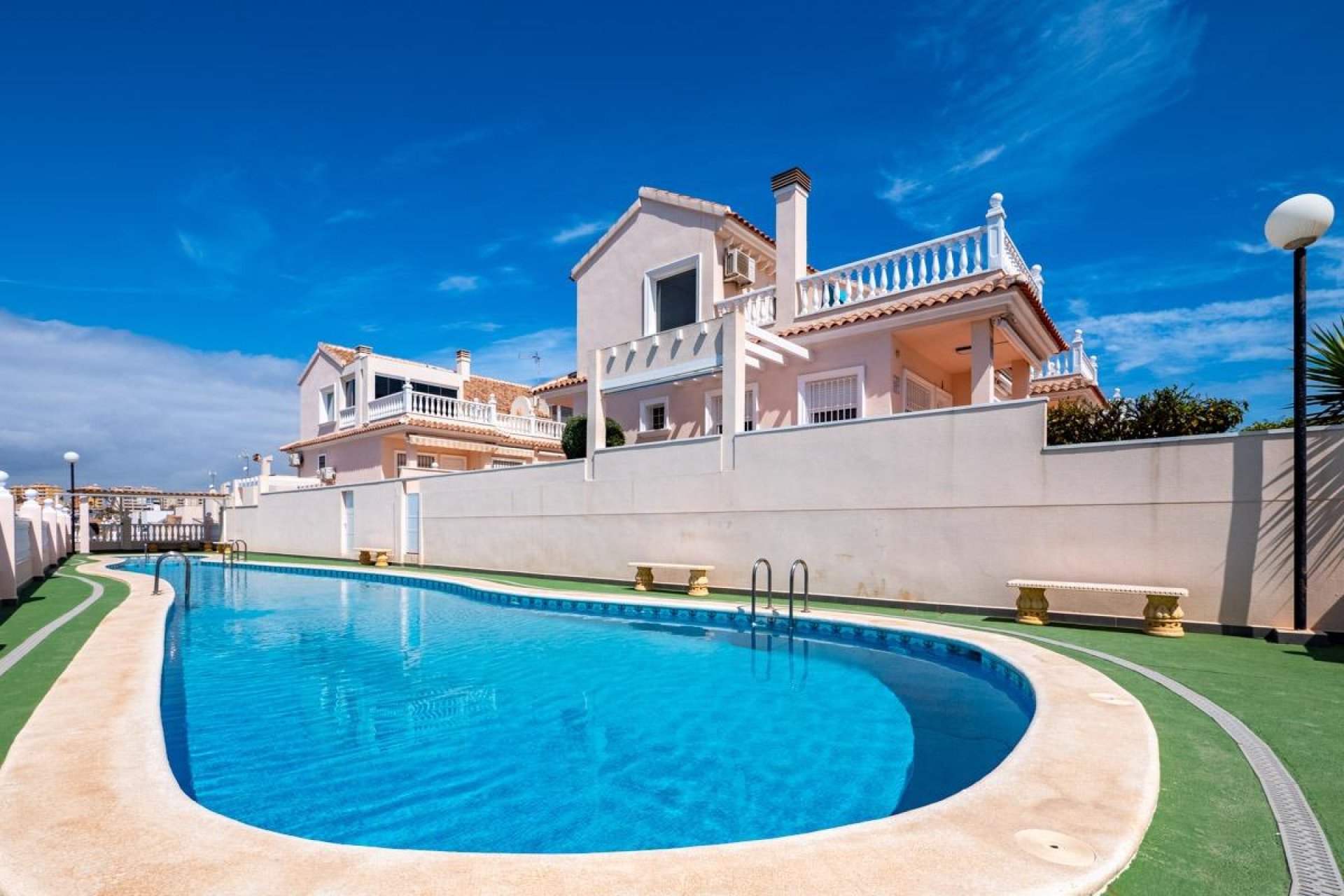 Resale - Villa - Torrevieja - Sector 25