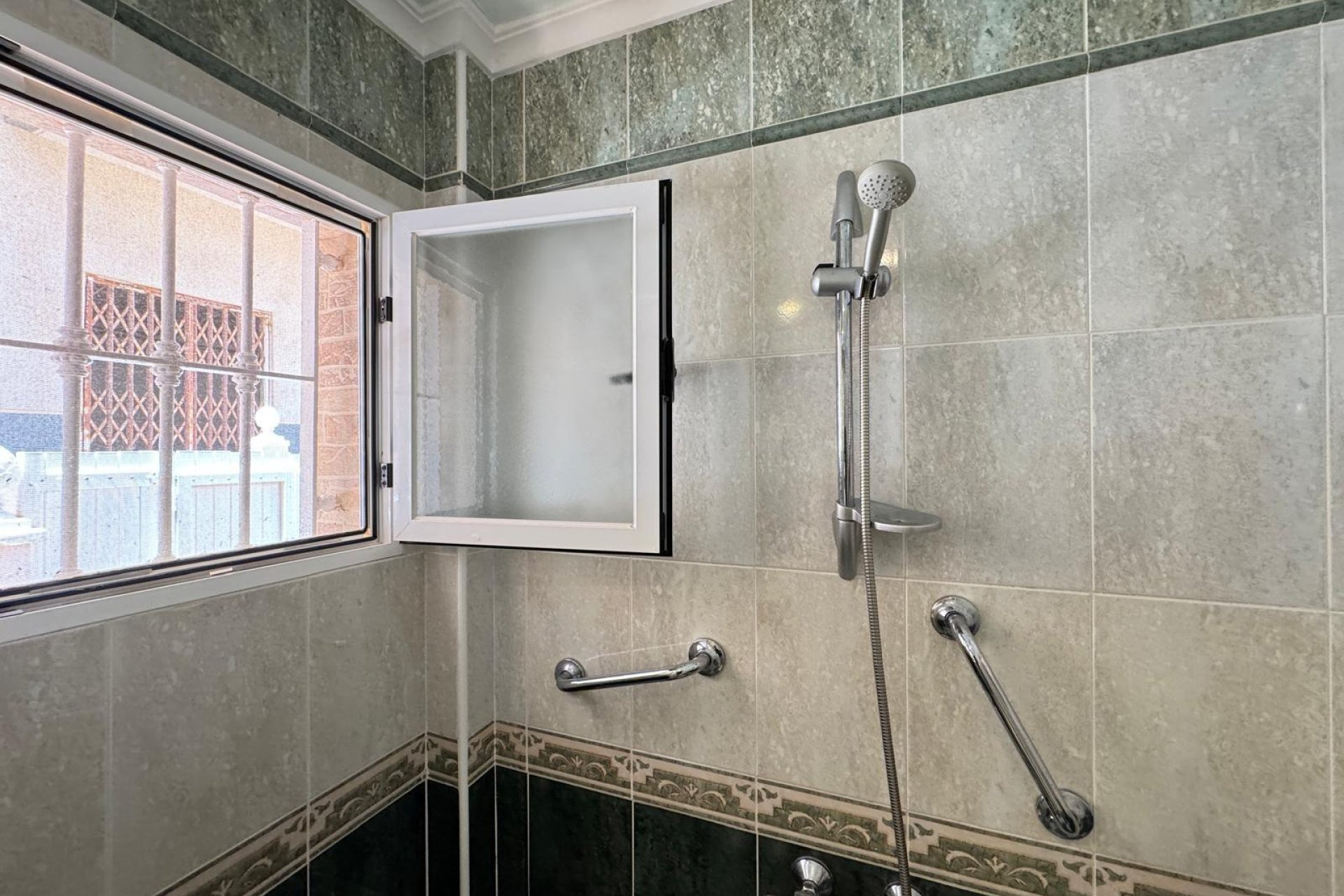 Reventa - Casa adosada - Guardamar del Segura - Urbanizaciones