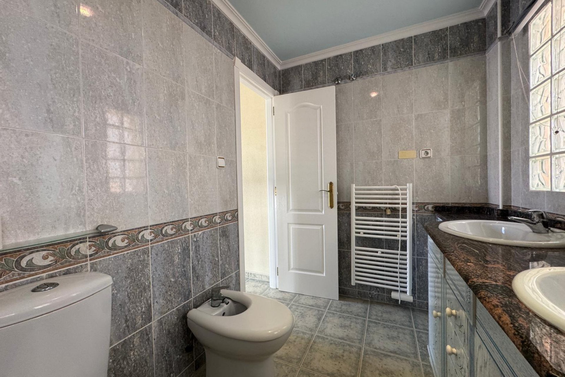 Reventa - Casa adosada - Guardamar del Segura - Urbanizaciones