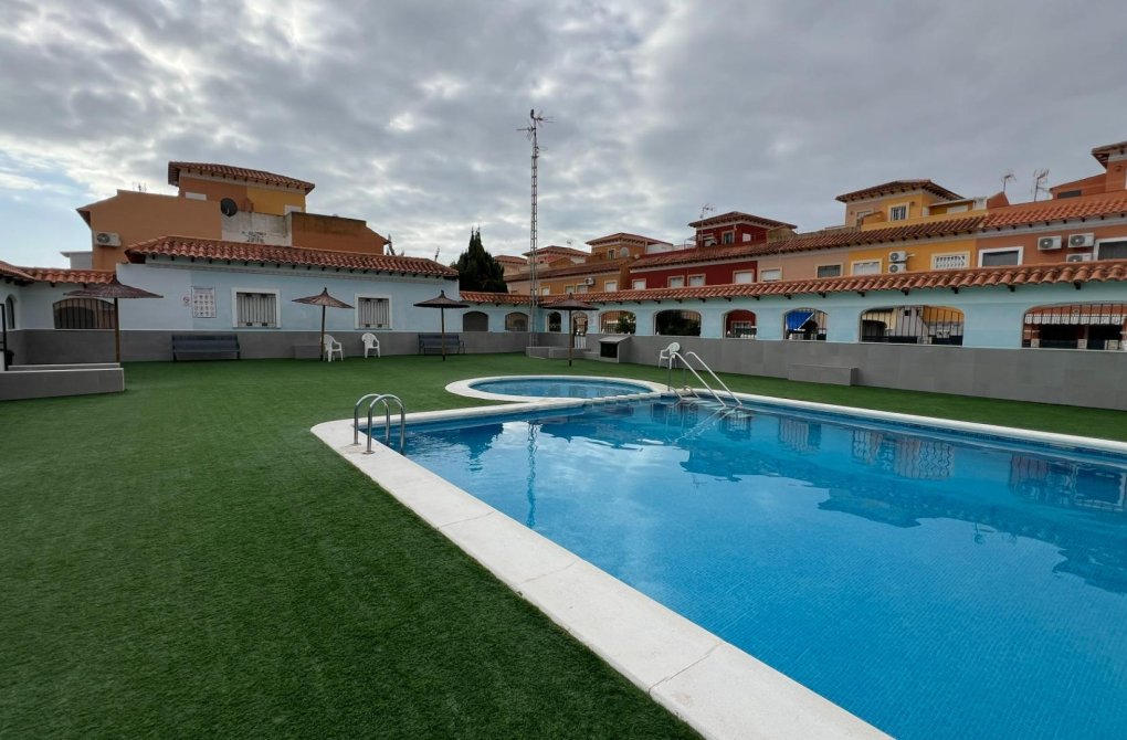 Reventa - Casa adosada - Torrevieja - Torretas