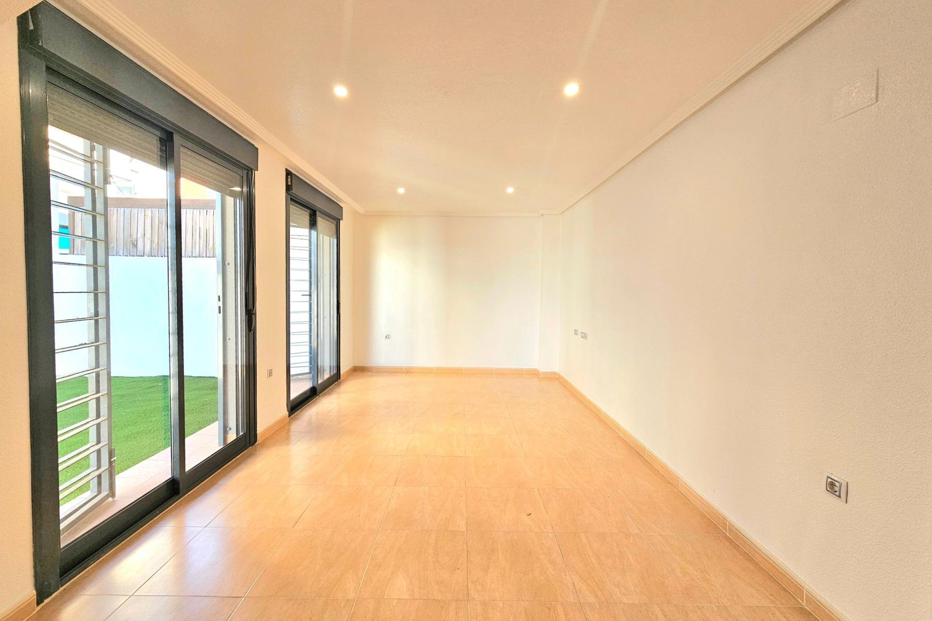 Reventa - Chalet - Torrevieja - Aguas Nuevas