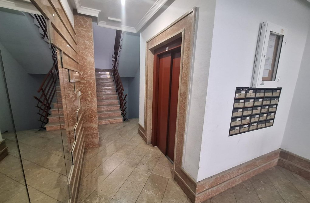 Reventa - Estudio - Torrevieja - Playa de los locos