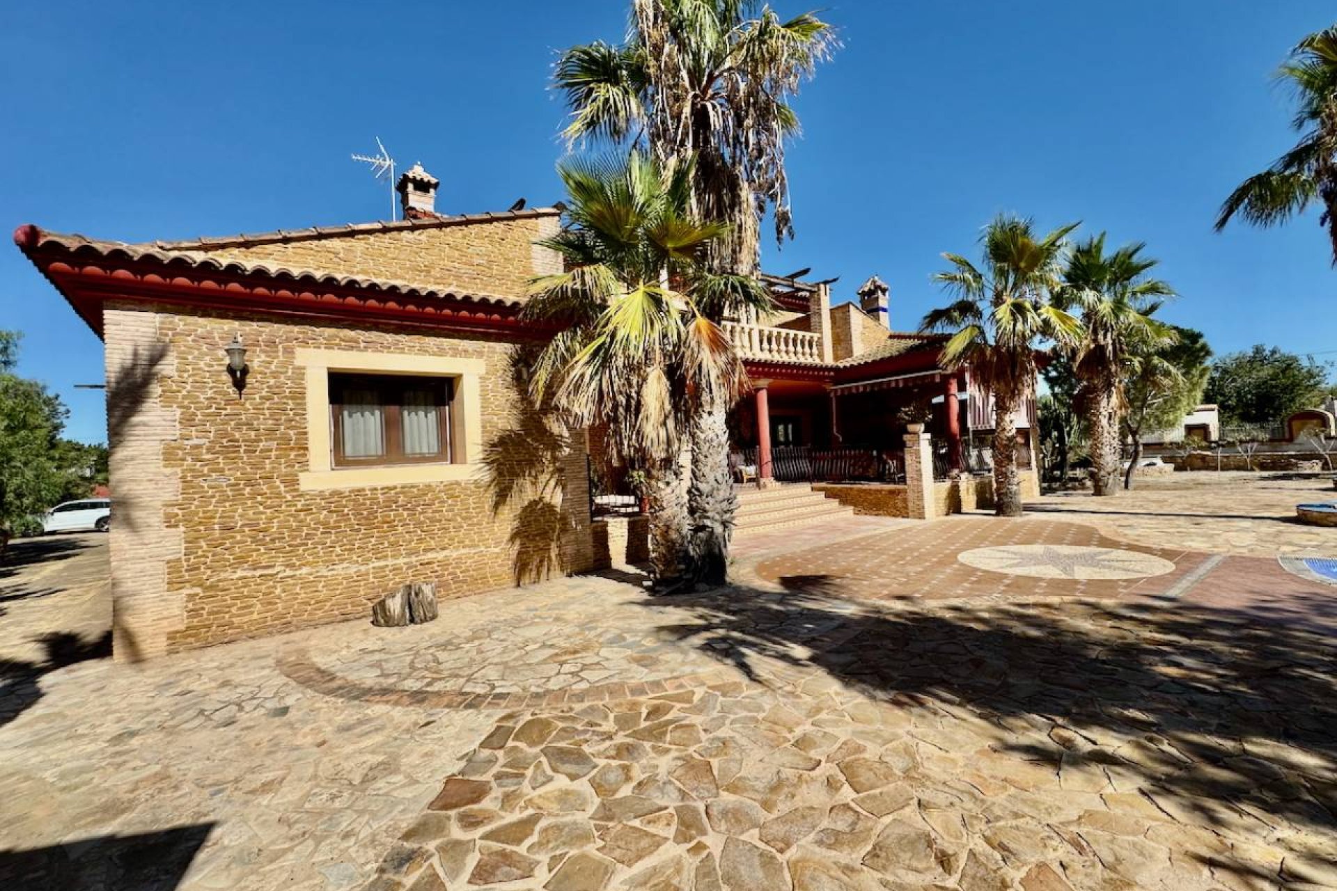 Reventa - Finca / Propiedad en el campo - Los Montesinos