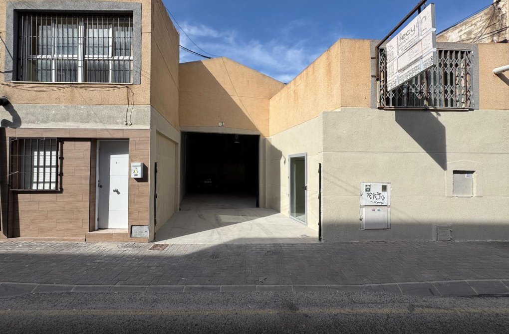 Reventa - Unidad industrial - Torrevieja - Centro