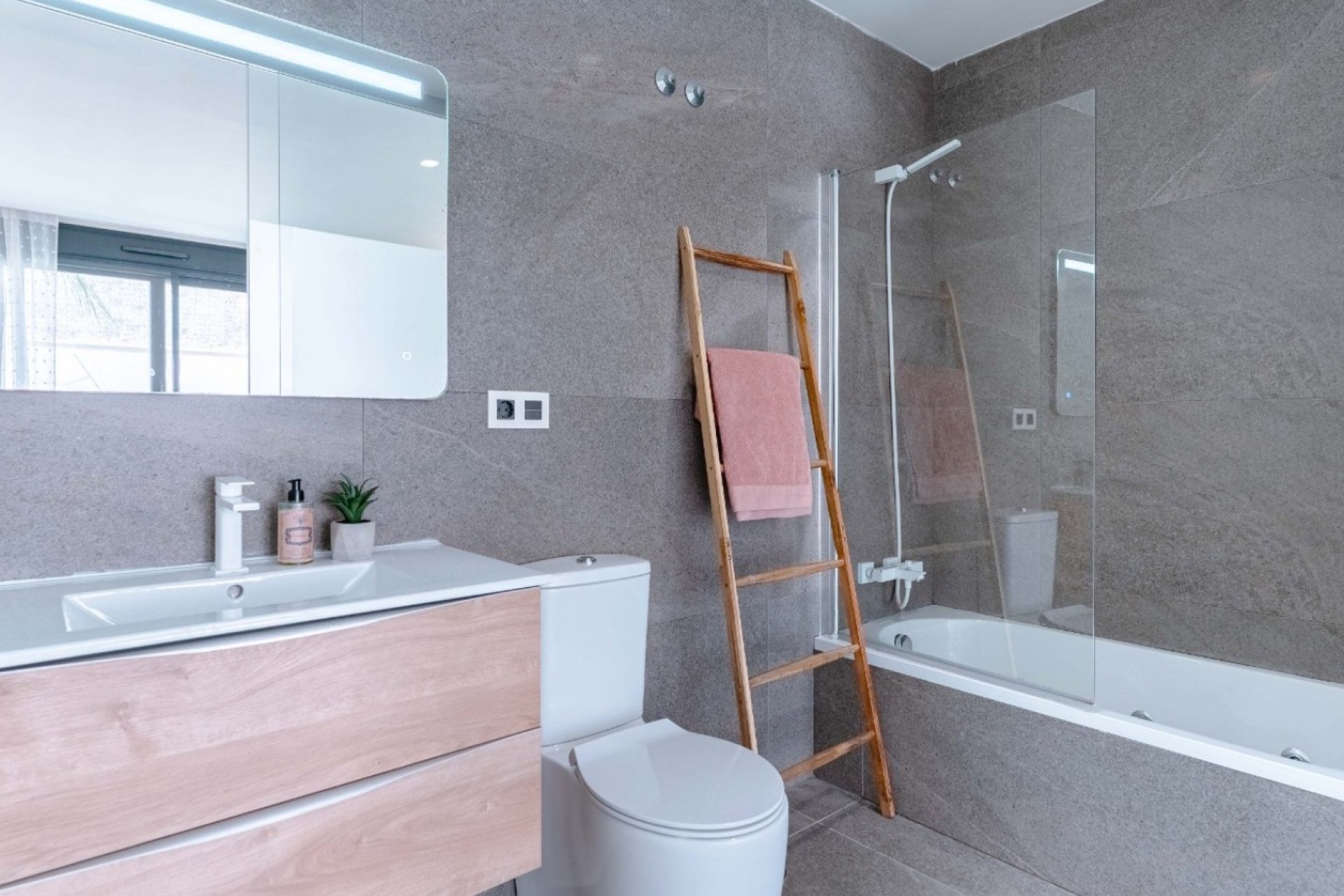 Reventa - Villa independiente - San Miguel de Salinas