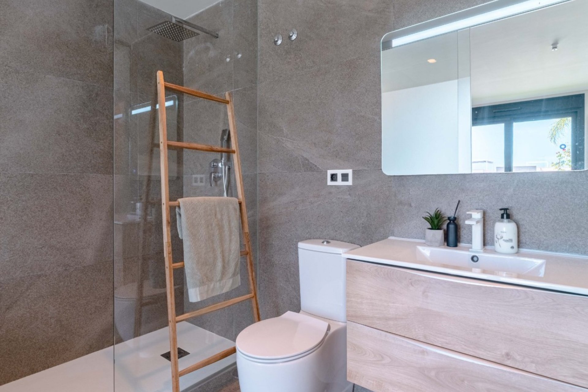 Reventa - Villa independiente - San Miguel de Salinas