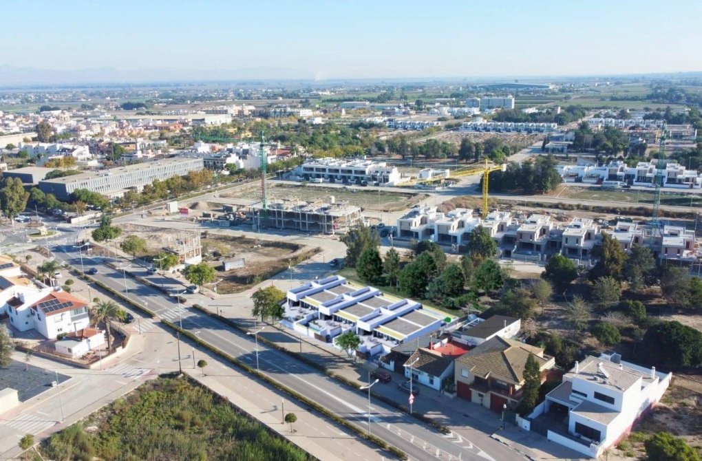 Rynek pierwotny - Szeregowiec - Dolores - Sector 3